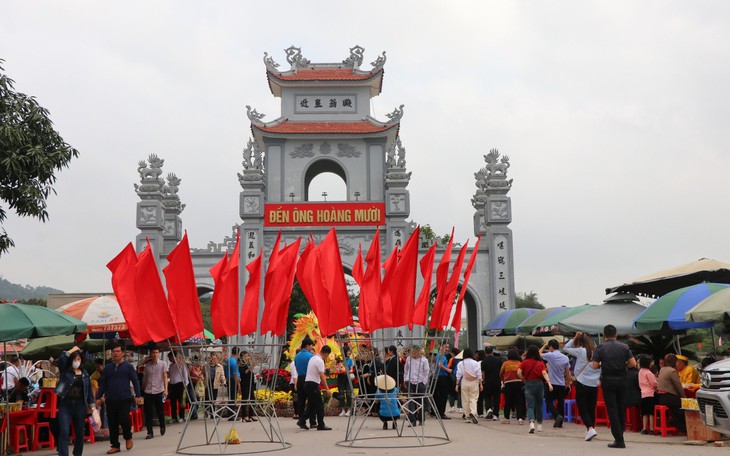 Có hay không quản lý đền Ông Hoàng Mười 