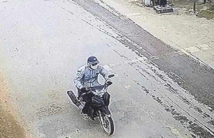 Sau 2 ngày lẩn trốn, đối tượng mang dao cướp ngân hàng bị bắt giữ
- Ảnh 1.