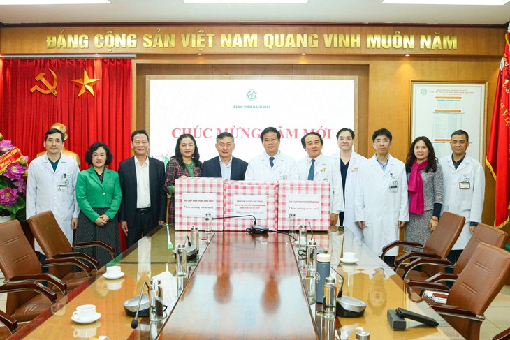 Bệnh viện Bạch Mai vinh dự nhận quà Tết của Tổng Bí thư Nguyễn Phú Trọng và Văn phòng Trung ương Đảng- Ảnh 1. Bệnh viện Bạch Mai vinh dự nhận quà Tết của Tổng Bí thư Nguyễn Phú Trọng và Văn phòng Trung ương Đảng- Ảnh 1.