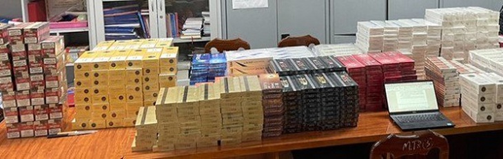 Tạm giữ hình sự đối tượng tái phạm hành vi buôn lậu thuốc lá- Ảnh 2.