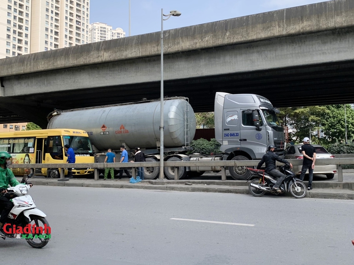 Người dân lỉnh kỉnh đồ, xe rời Thủ đô, về quê ăn Tết sớm- Ảnh 18.