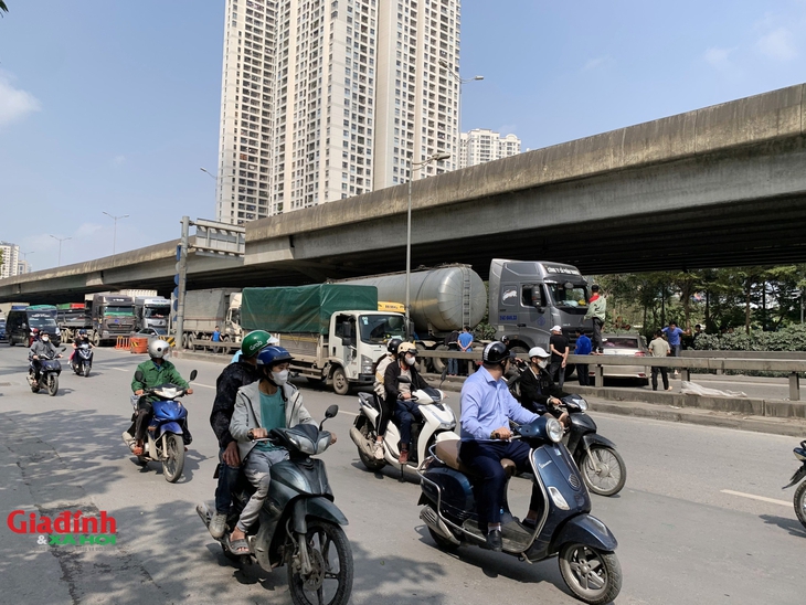 Người dân lỉnh kỉnh đồ, xe rời Thủ đô, về quê ăn Tết sớm- Ảnh 20.
