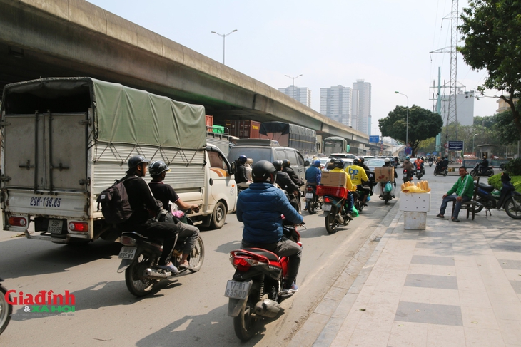 Người dân lỉnh kỉnh đồ, xe rời Thủ đô, về quê ăn Tết sớm- Ảnh 19.