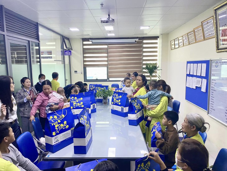 Bác sĩ, nhân viên y tế ở Hà Nội túc trực xuyên Tết, sẵn sàng cứu chữa bệnh nhân- Ảnh 7.