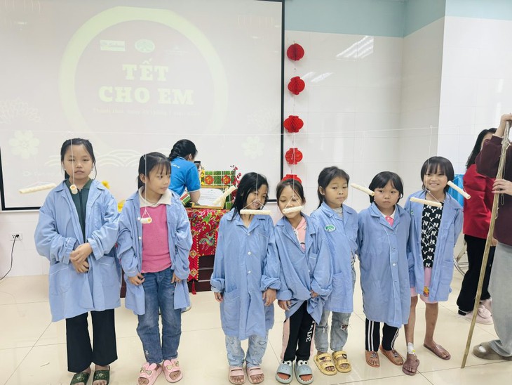 Ấm áp những tấm lòng sẻ chia với bệnh nhân nghèo- Ảnh 5. Ấm áp những tấm lòng sẻ chia với bệnh nhân nghèo- Ảnh 5.