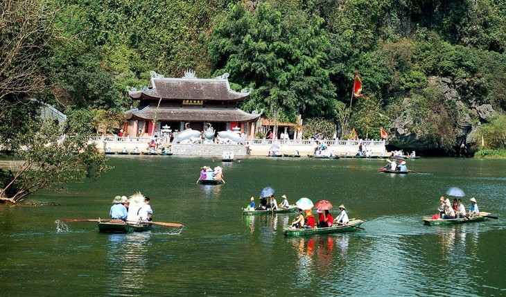 Chi tiết giá vé thắng cảnh, xuồng đò tại Lễ hội Chùa Hương 2024- Ảnh 2. Chi tiết giá vé thắng cảnh, xuồng đò tại Lễ hội Chùa Hương 2024- Ảnh 2.