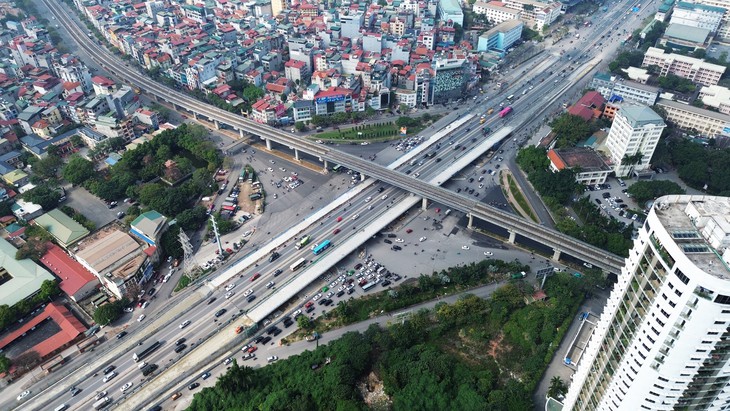 Cấm xe máy, chuyển hướng lưu thông khu vực nút giao Mai Dịch- Ảnh 2.