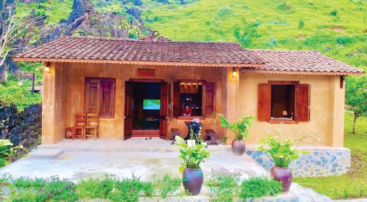Người 'gắn sao' cho nhà trình tường trên cao nguyên đá- Ảnh 3. Người 'gắn sao' cho nhà trình tường trên cao nguyên đá- Ảnh 3.