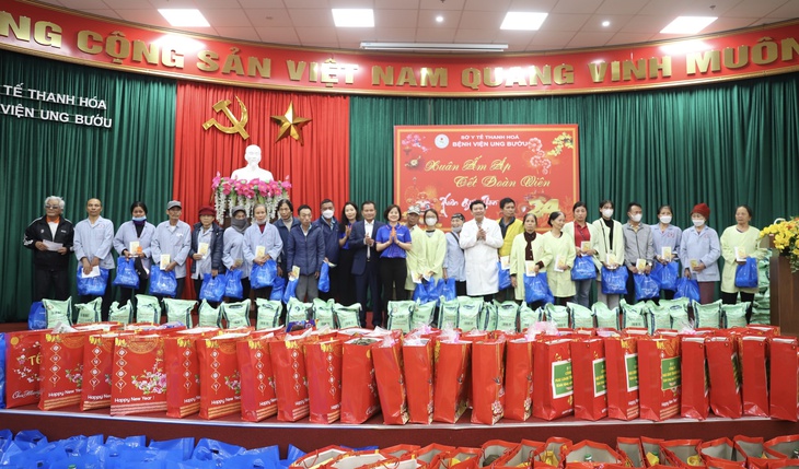 Ấm áp những tấm lòng sẻ chia với bệnh nhân nghèo- Ảnh 1. Ấm áp những tấm lòng sẻ chia với bệnh nhân nghèo- Ảnh 1.
