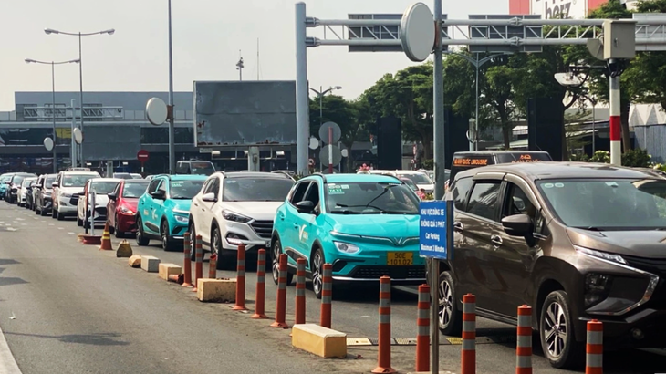 Lưu ý khi sử dụng dịch vụ thu phí không dừng mới được áp dụng tại sân bay- Ảnh 2.