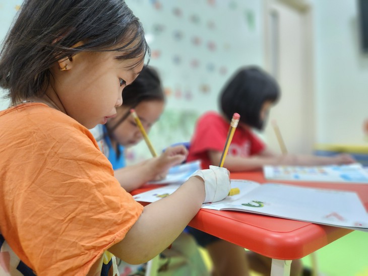 Lớp học vui vẻ: Vui một xíu rồi sớm về nhà…- Ảnh 4. Lớp học vui vẻ: Vui một xíu rồi sớm về nhà…- Ảnh 4.