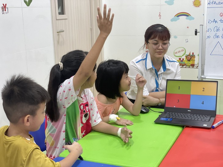 Lớp học vui vẻ: Vui một xíu rồi sớm về nhà…- Ảnh 2. Lớp học vui vẻ: Vui một xíu rồi sớm về nhà…- Ảnh 2.