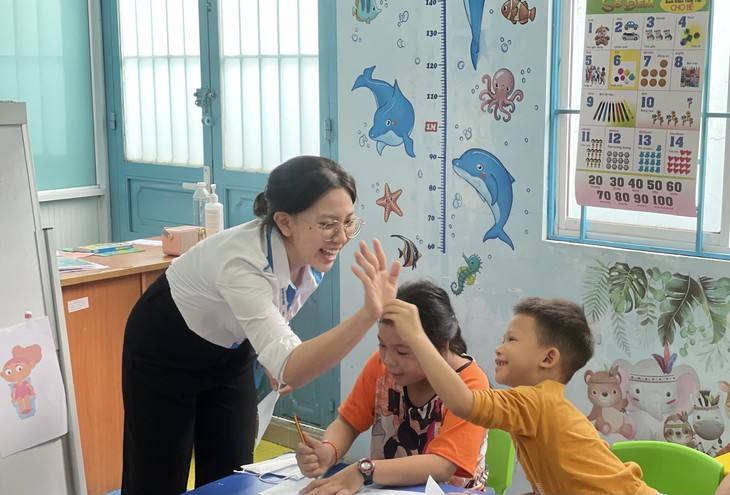 Lớp học vui vẻ: Vui một xíu rồi sớm về nhà…- Ảnh 5. Lớp học vui vẻ: Vui một xíu rồi sớm về nhà…- Ảnh 5.