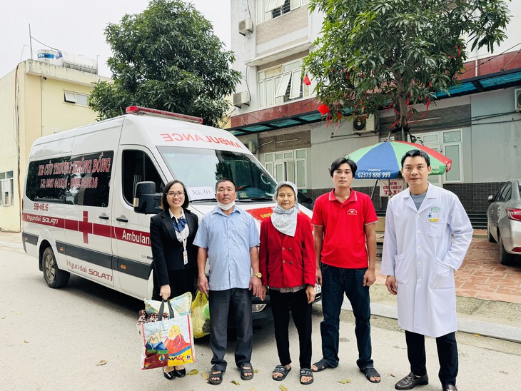 Những “Chuyến xe yêu thương” đưa bệnh nhân nghèo về quê ăn Tết- Ảnh 1. Những “Chuyến xe yêu thương” đưa bệnh nhân nghèo về quê ăn Tết- Ảnh 1.