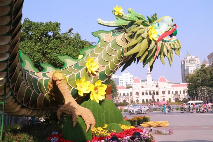 Đường hoa Nguyễn Huệ chính thức mở cửa đón khách- Ảnh 3.