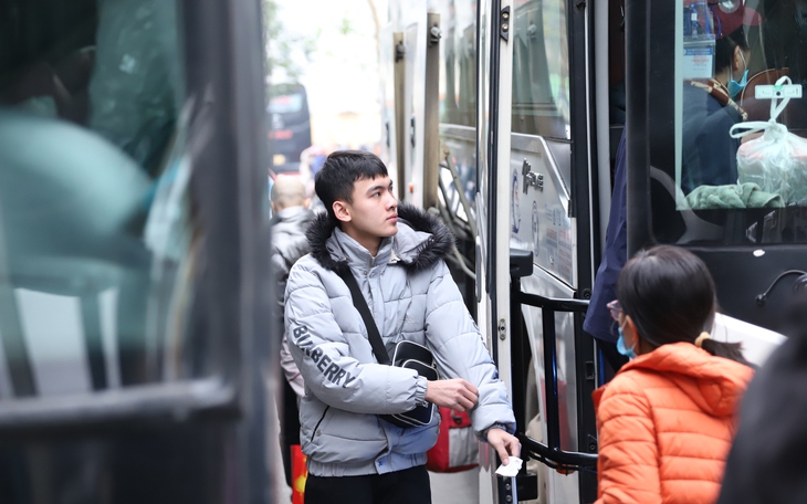 Khách đến bến chiều 28 Tết 