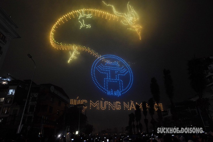 Rồng thời lý bừng sáng ở Hồ Tây  từ 2024 thiết bị bay không người lái- Ảnh 1.