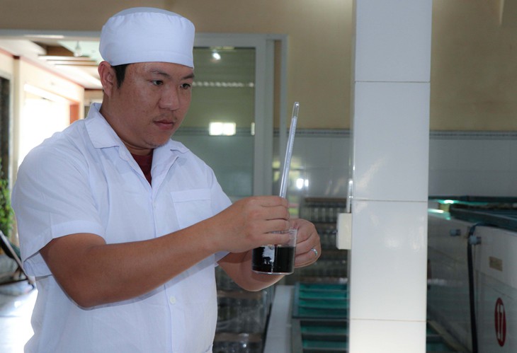 Làng mắm truyền thống Cà Ná tất bật làm sản phẩm bán cho khách du xuân- Ảnh 3.