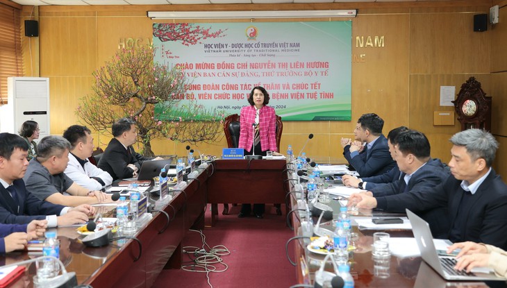 Thứ trưởng Nguyễn Thị Liên Hương thăm, chúc Tết Học viện Y Dược học cổ truyền Việt Nam và Bệnh viện Tuệ Tĩnh- Ảnh 1.