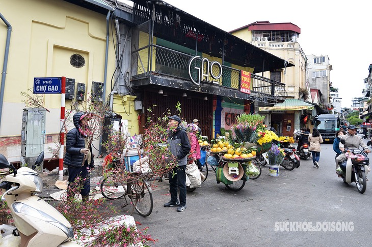Sắc màu chợ quê trong phố ngày giáp Tết- Ảnh 1.