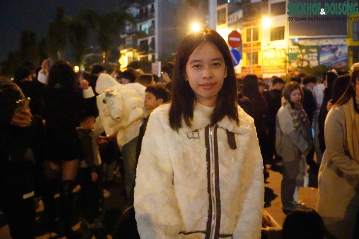 Mê mẩn trước màn trình diễn ánh sáng trên Hồ Tây trong đêm giao thừa Giáp Thìn- Ảnh 7. Mê mẩn trước màn trình diễn ánh sáng trên Hồ Tây trong đêm giao thừa Giáp Thìn- Ảnh 7.
