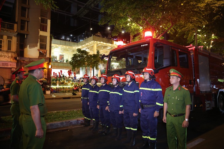 Công an TPHCM huy động 100% quân số thực hiện nhiệm vụ nhằm đảm bảo trật tự đêm giao thừa- Ảnh 4.