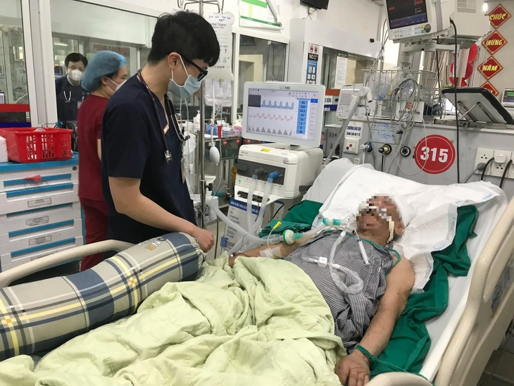 Tết ở Trung tâm Cấp cứu lớn nhất miền Bắc- Ảnh 1.