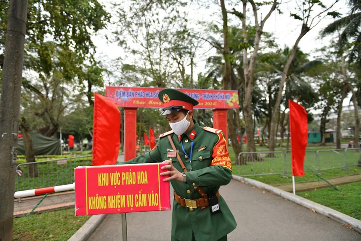 Cận cảnh trận địa pháo hoa tại Công viên Thống Nhất trước 'giờ G'- Ảnh 7.