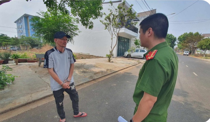 Bắt đối tượng chuyên đập kính xe ô tô vào ban đêm để trộm cắp- Ảnh 1.