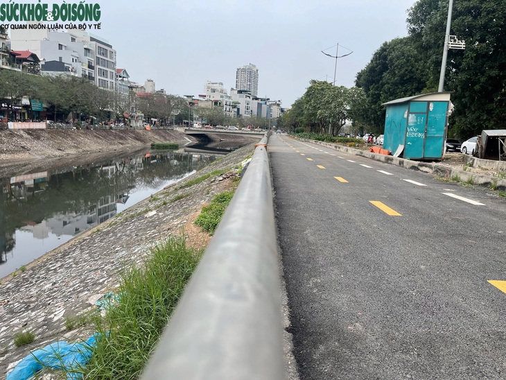 Hà Nội: Vắng lặng tại đường dành riêng cho xe đạp sau 1 tháng thông tuyến- Ảnh 2.