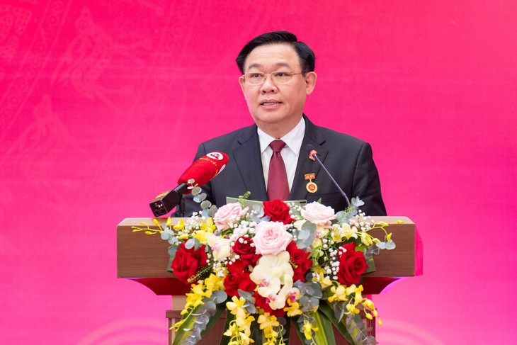 Chủ tịch Quốc hội Vương Đình Huệ nhận Huy hiệu 40 năm tuổi Đảng- Ảnh 3. Chủ tịch Quốc hội Vương Đình Huệ nhận Huy hiệu 40 năm tuổi Đảng- Ảnh 3.