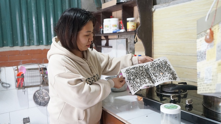 Thái Bình: Người dân ‘sống mòn’ cùng mùi hôi thối, khói bụi từ bãi rác khổng lồ- Ảnh 6. Thái Bình: Người dân ‘sống mòn’ cùng mùi hôi thối, khói bụi từ bãi rác khổng lồ- Ảnh 6.