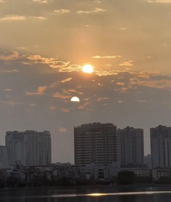 Chuyên gia lý giải về '2 Mặt Trời' xuất hiện ở Hồ Tây- Ảnh 2. Chuyên gia lý giải về '2 Mặt Trời' xuất hiện ở Hồ Tây- Ảnh 2.