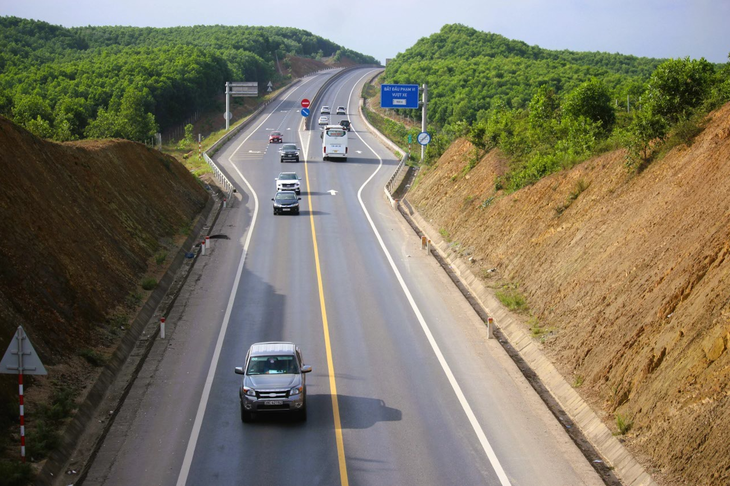 Tài xế có thêm điểm vượt, tránh trên cao tốc Cam lộ - La Sơn- Ảnh 2.