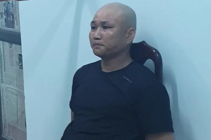 Bắt gã đàn ông dùng dao, súng truy sát người phụ nữ rồi bỏ trốn- Ảnh 1.