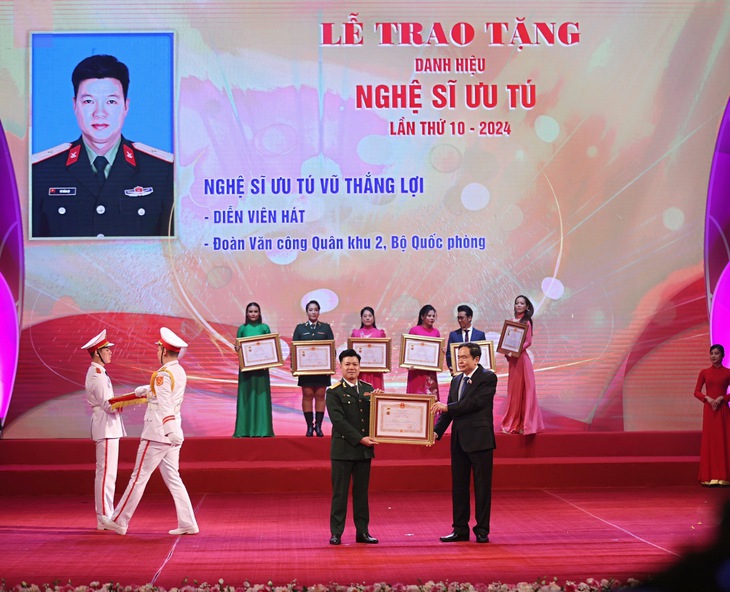 Vũ Thắng Lợi: Danh hiệu NSƯT là động lực để 'cháy' hết mình cho nghệ thuật- Ảnh 3.
