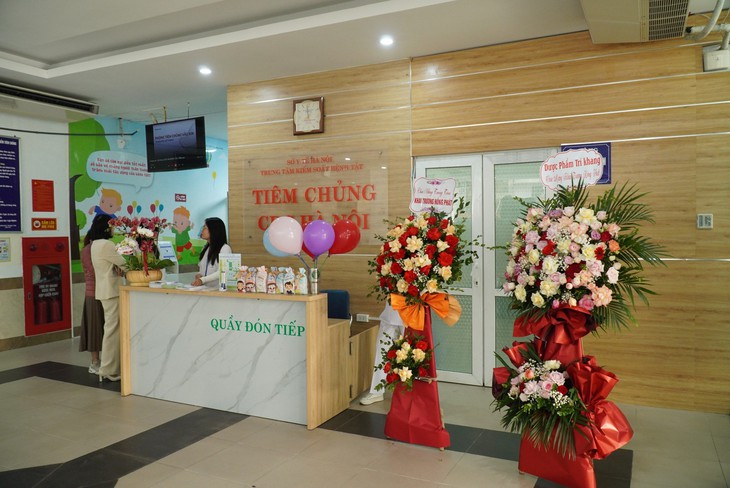 CDC Hà Nội đã đấu thầu được 16/32 loại vaccine để mở lại Phòng tiêm chủng - Ảnh 6.