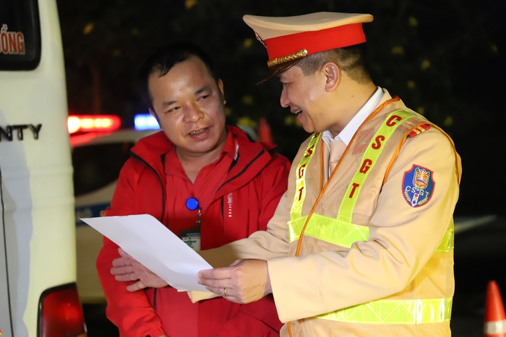 Sử dụng giấy phép lái xe tích hợp trên VNeID thay cho giấy phép bản cứng được không?- Ảnh 3.