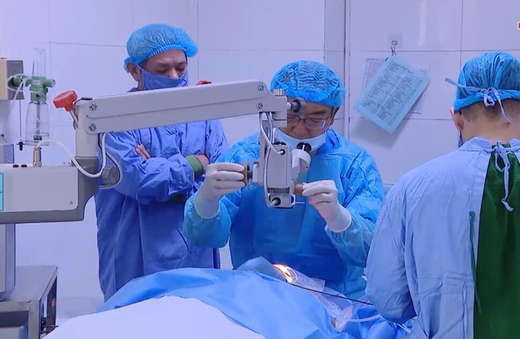  Hải Phòng: Khám, phẫu thuật miễn phí cho bệnh nhân mắc bệnh lý dịch kính – võng mạc- Ảnh 1.