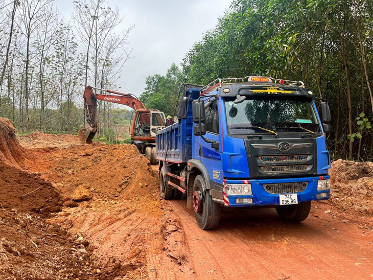 'Nóng' tình trạng khai thác đất trái phép ở Quảng Trị- Ảnh 4.