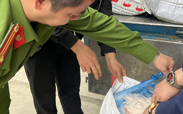Phát hiện 1,4 tấn mỡ lợn đông lạnh 