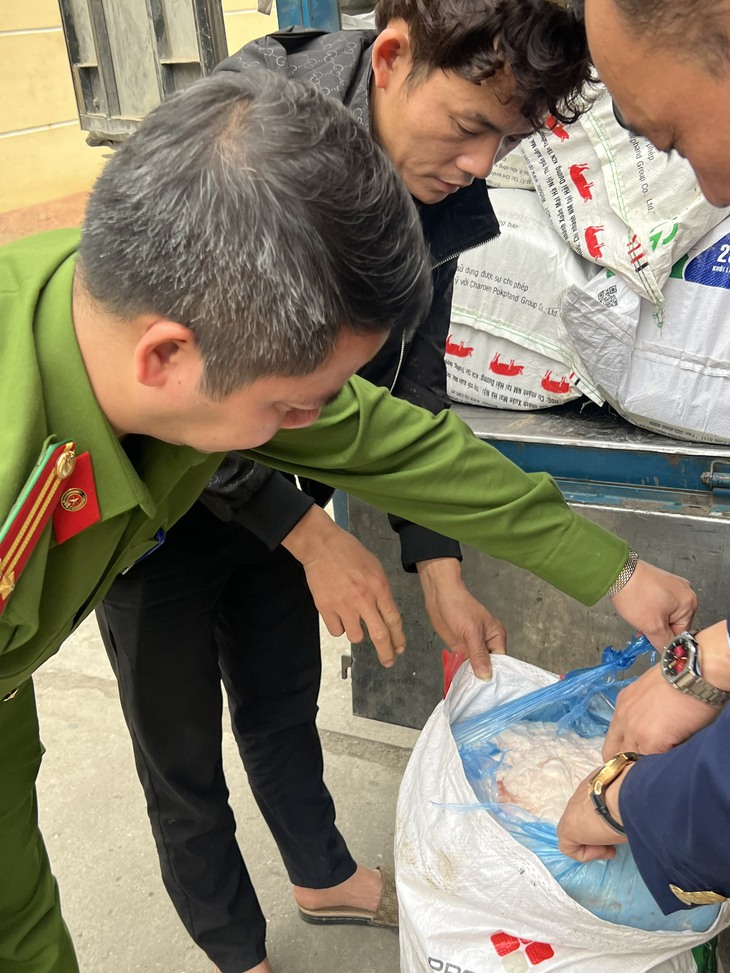 Phát hiện 1,4 tấn mỡ lợn đông lạnh 'suýt' đến tay người tiêu dùng- Ảnh 3.