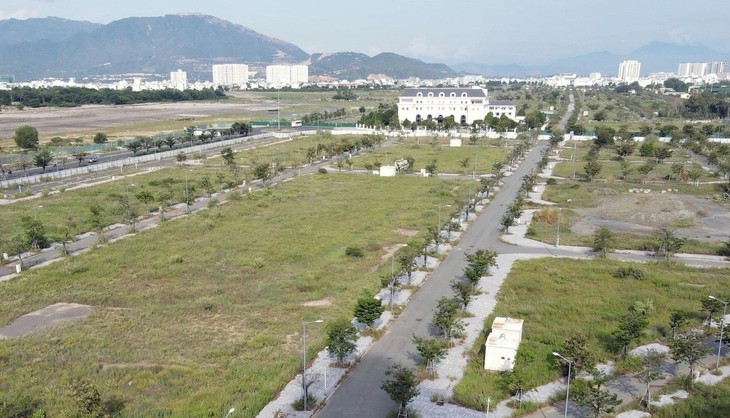 Hoang tàn trong dự án của Tập đoàn Phúc Sơn tại sân bay Nha Trang cũ- Ảnh 6. Hoang tàn trong dự án của Tập đoàn Phúc Sơn tại sân bay Nha Trang cũ- Ảnh 6.