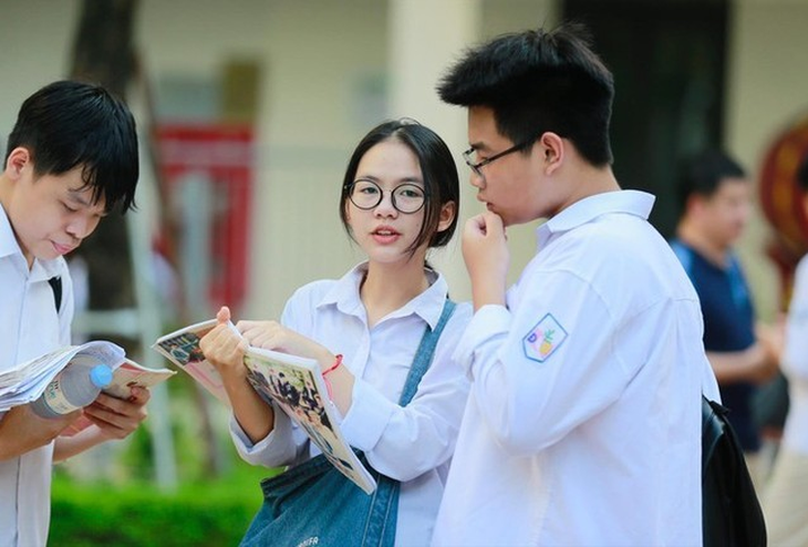 Đáp án chi tiết đề thi khảo sát lớp 11 môn Ngữ Văn 2024 tại Hà Nội- Ảnh 1. Đáp án chi tiết đề thi khảo sát lớp 11 môn Ngữ Văn 2024 tại Hà Nội- Ảnh 1.