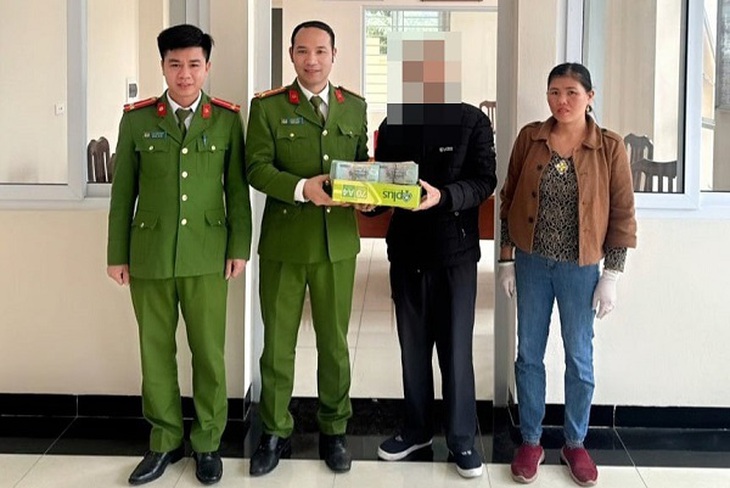 Hà Nội: Bọc tiền 1,2 tỷ đánh rơi ở chợ Đình được công an xử lý thế nào?- Ảnh 2.