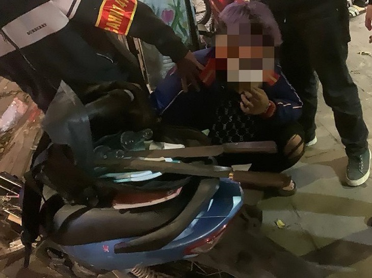 Ngăn chặn 2 học sinh mang dao trong ba lô đi giải quyết mâu thuẫn- Ảnh 1.