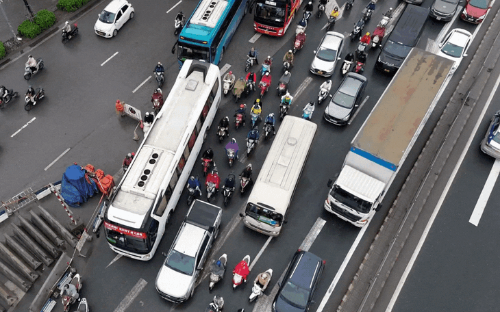 Ngó lơ biển cấm, xe máy 