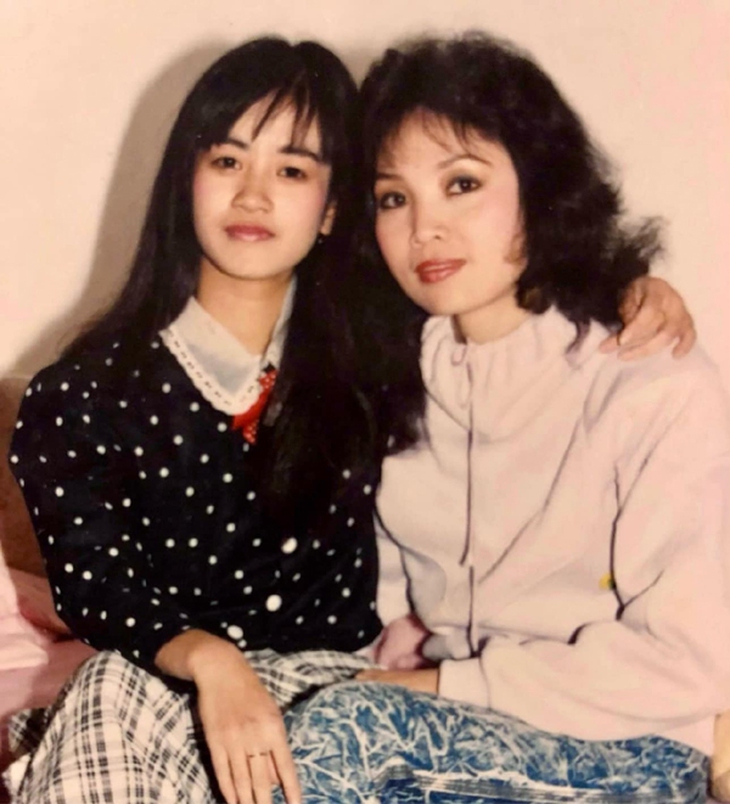 Cặp song sinh nhà 'Bống' Hồng Nhung gây chú ý về diện mạo trong tiệc sinh nhật mẹ- Ảnh 5. Cặp song sinh nhà 'Bống' Hồng Nhung gây chú ý về diện mạo trong tiệc sinh nhật mẹ- Ảnh 5.