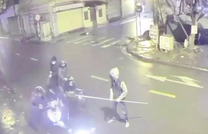 Video nhóm thanh thiếu niên chặn đường cướp tài sản ở quận Hà Đông - Ảnh 1. Video nhóm thanh thiếu niên chặn đường cướp tài sản ở quận Hà Đông - Ảnh 1.