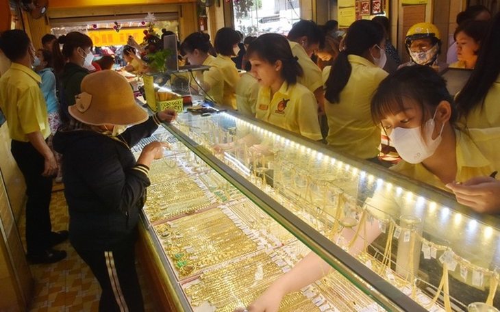 Giá vàng hôm nay ngày 16/3 biến động liên tục